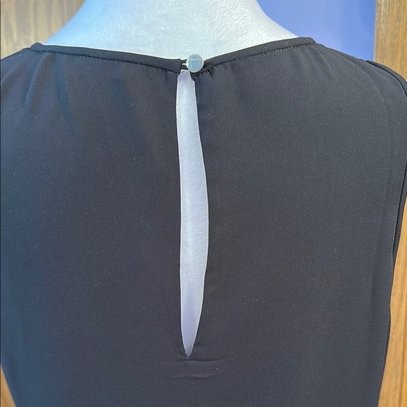 White House Black Market Elegant Black and White Sleeveless Top size small. - Picture 7 of 12